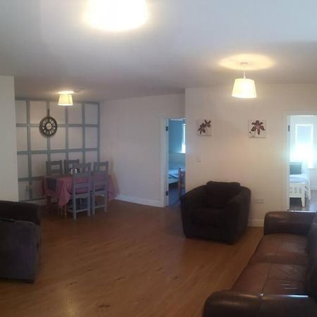 Spacious And Warm 2 Bedroom Apartment Sleeps Up To 5 Athy Exteriör bild