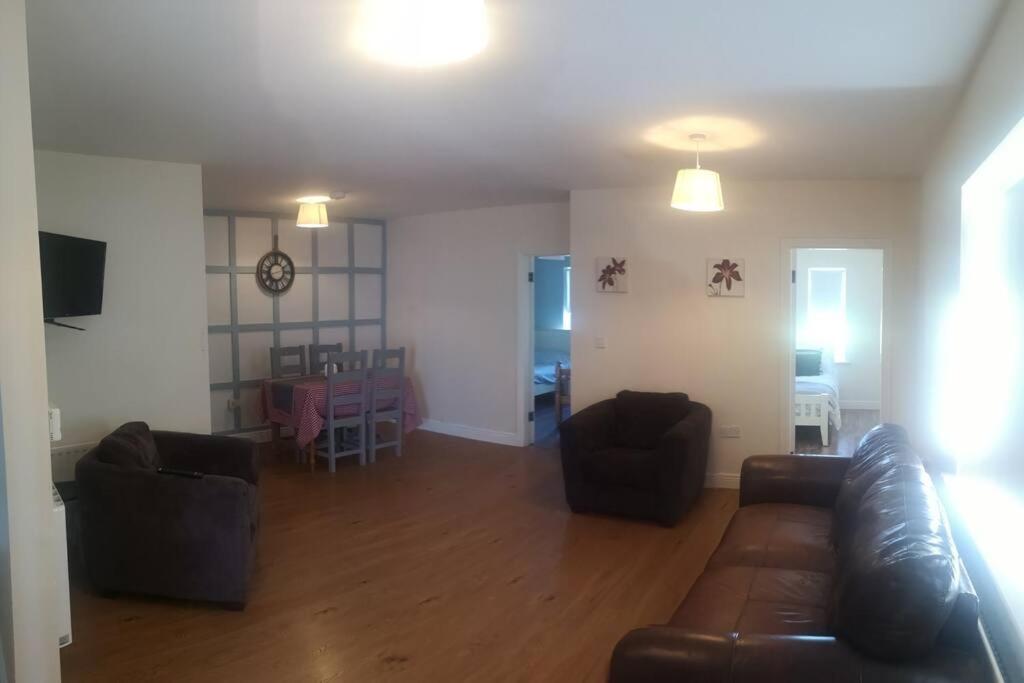 Spacious And Warm 2 Bedroom Apartment Sleeps Up To 5 Athy Exteriör bild