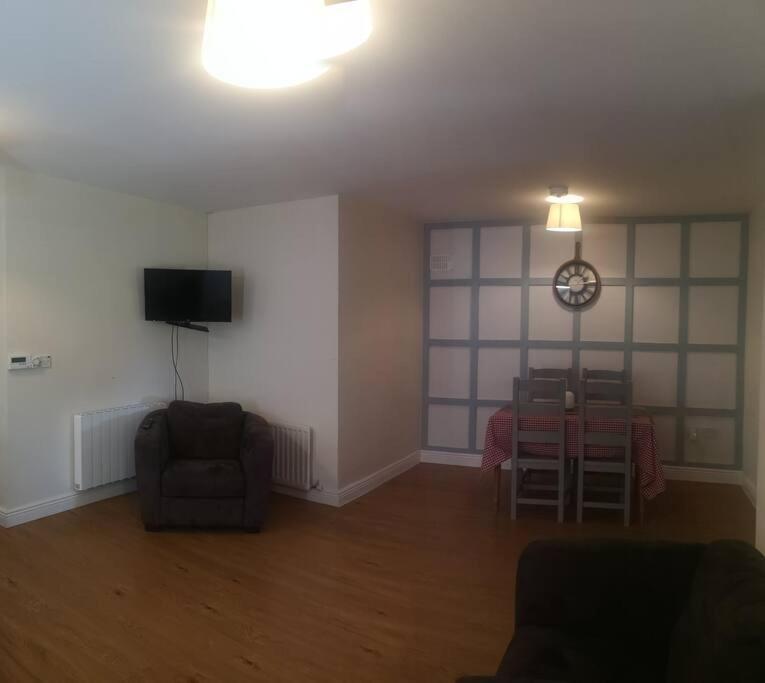 Spacious And Warm 2 Bedroom Apartment Sleeps Up To 5 Athy Exteriör bild