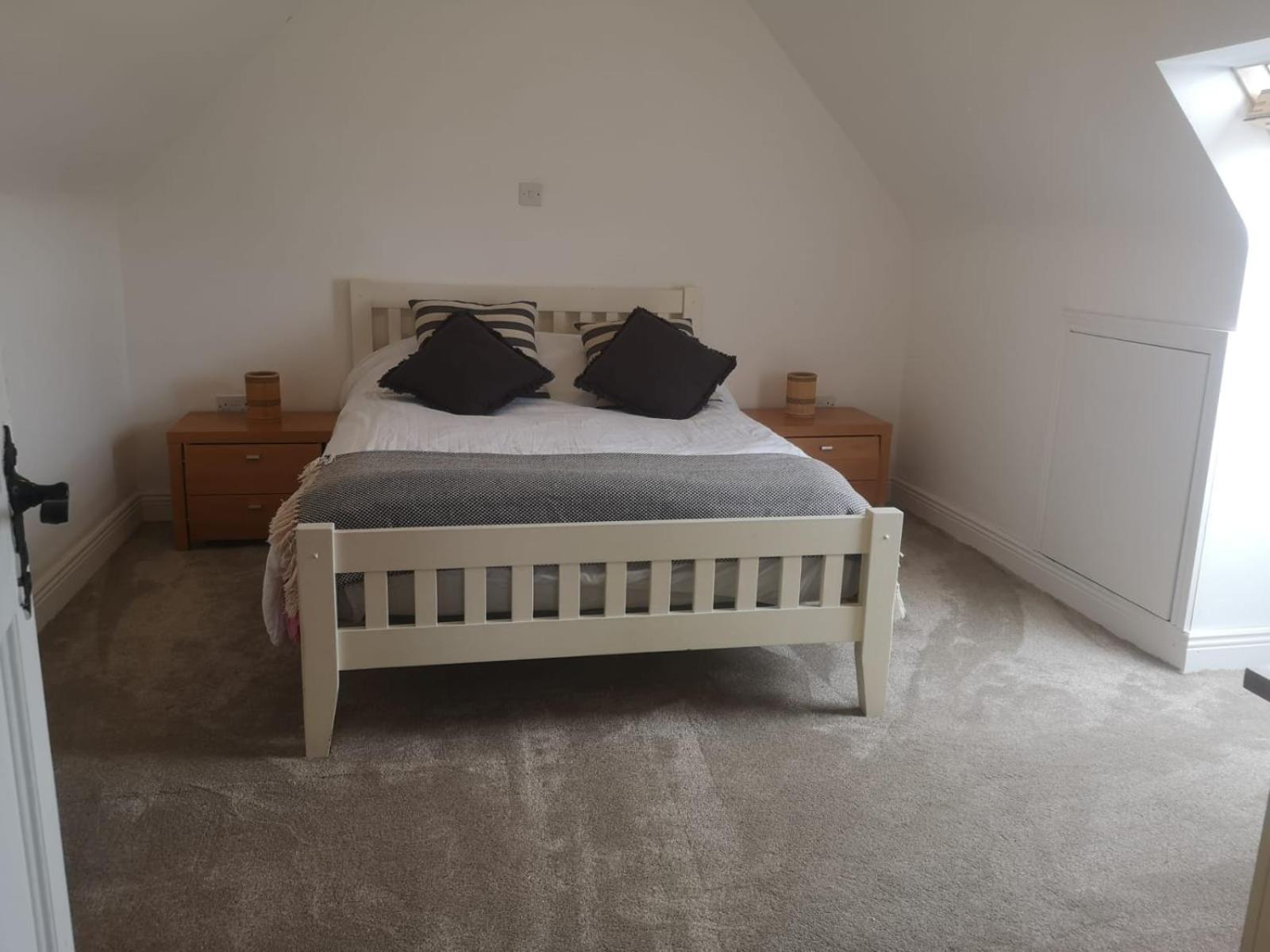 Spacious And Warm 2 Bedroom Apartment Sleeps Up To 5 Athy Exteriör bild